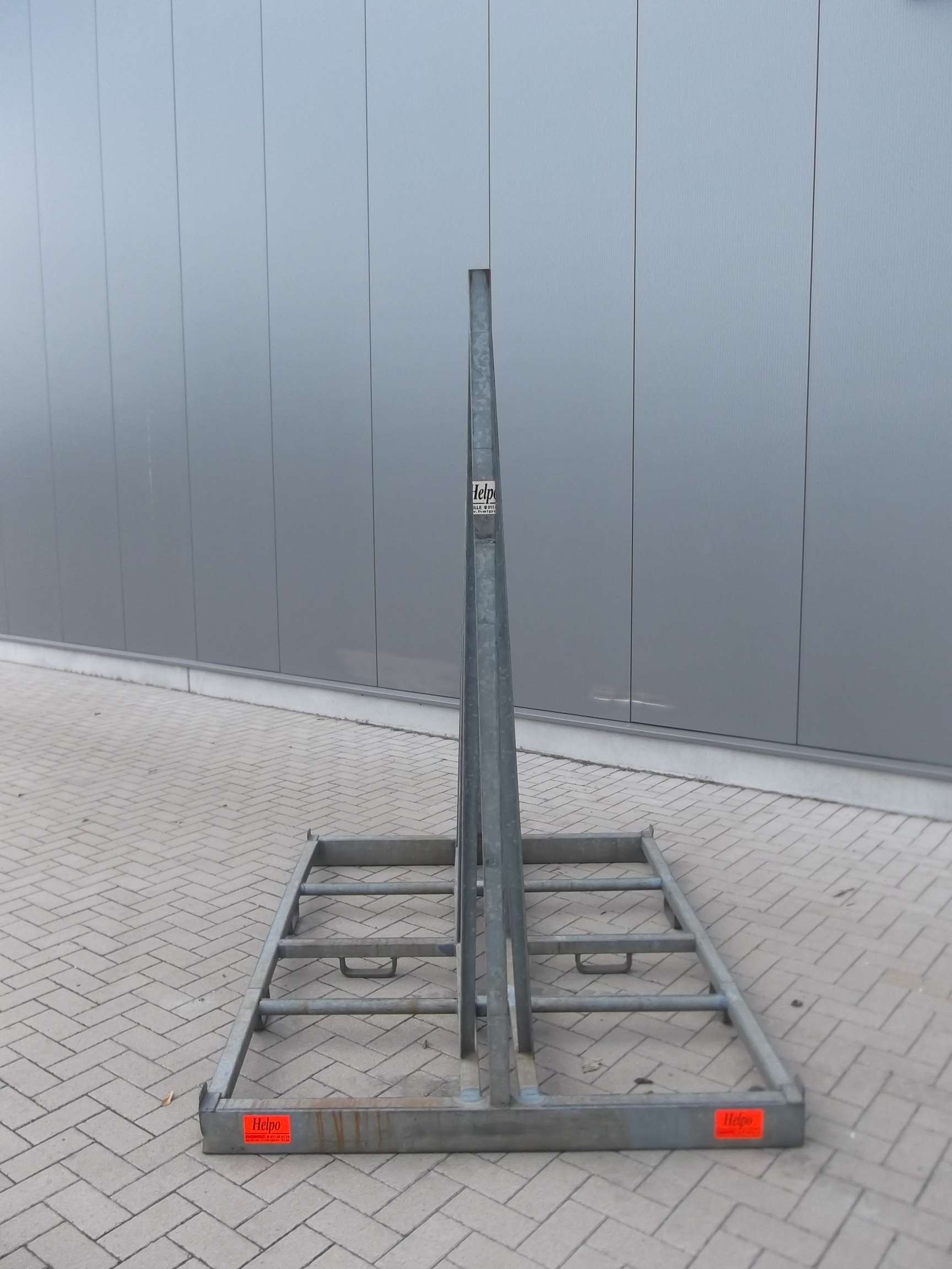 Verhuur nr 20, Glas-raambok, afmeting 2000mm hoog, 2120mm lang, 1500mm breed, dagprijs € 20,00