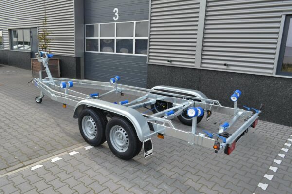 Vlemmix Boottrailer 2 x 1350 kg as, htg 2700 kg, 631x220x130 cm